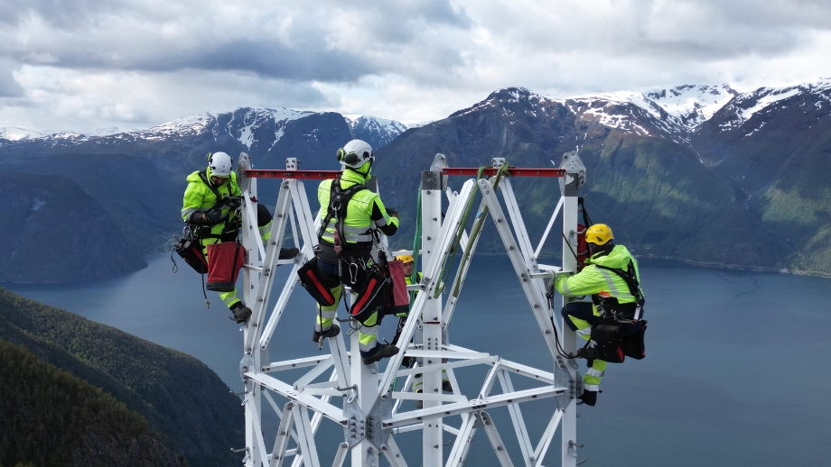 Vik – Sogndal, Dalekovod - zaposlenici na terenu