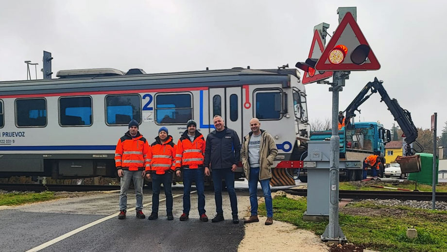 Željezničko cestovni prijelaz i končarevci