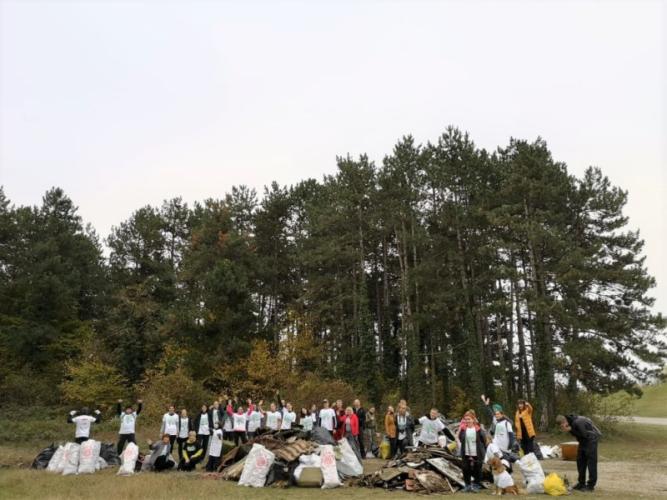Cleaning of the Jankomir forest at the Sava embankment with - KONČAR - D&ST and Čisteći Medvjedići
