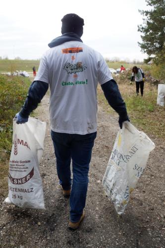 Cleaning of the Jankomir forest at the Sava embankment with - KONČAR - D&ST and Čisteći Medvjedići