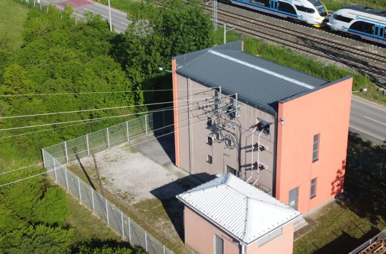 Electric traction substation
