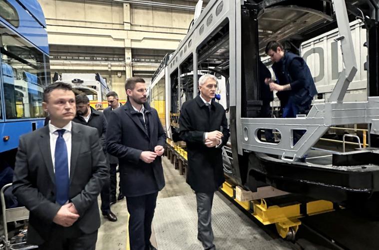New low-floor tram for Osijek
