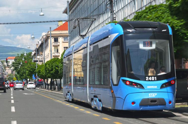 Low-floor tram