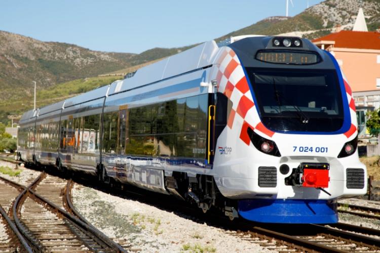 Prvi hibridni elektrodizelski vlak u prometu na relaciji Split – Zagreb