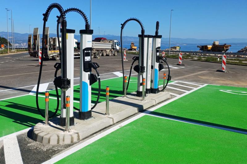Ultra-fast EV charging station commissioned at Kvarner rest area